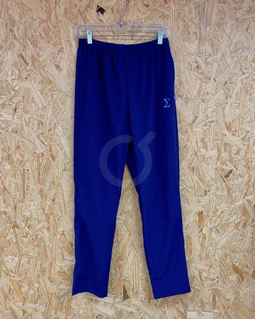 <p>Pantalón deportivo en tela plana con bolsillos.</p>

<p>Producto bajo pedido, mínimo 24 unidades.  Pedidos a ventas@ziro.com.ec</p>

<p>Precio varia dependiendo de la cantidad y bordados.</p>

<p> </p>

<p> </p>
