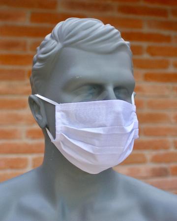 <p>Tela: Antifluido.&nbsp; Composici&oacute;n: Algod&oacute;n 35%, Poli&eacute;ster 65%.&nbsp; Peso: 123 a 136 gr/m2 cada capa.&nbsp; Dos capas: 246 a 272 gr/m2.&nbsp; Descripci&oacute;n:&nbsp; Mascarilla en tela antifluido doble capa para protecci&oacute;n de nariz y boca.&nbsp; 3 pliegues a los costados.&nbsp; El&aacute;stico a cada lado para sujetar atr&aacute;s de las orejas.&nbsp; Lavadas:&nbsp; 50.</p>

<p>Mascarillas blancas:&nbsp; el&aacute;stico normal</p>

<p>Mascarillas negras y azules:&nbsp; el&aacute;stico negro quir&uacute;rgico</p>

<p>Tallas:&nbsp; Grande (adultos) y Peque&ntilde;a&nbsp;(ni&ntilde;os, solo en blanco)&nbsp;</p>
