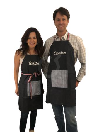 <p>Delantal tipo cocina con bolsillo.  Unisex.  Talla adulto.</p>

<p>Producto bajo pedido, mínimo 24 unidades.  Pedidos a ventas@ziro.com.ec</p>

<p>Precio varia dependiendo de la cantidad y bordados.</p>
